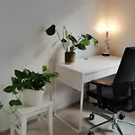 1br Cozy About 10 Min Walk To Center Daire