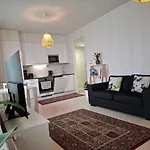 1br Cozy About 10 Min Walk To Center 公寓